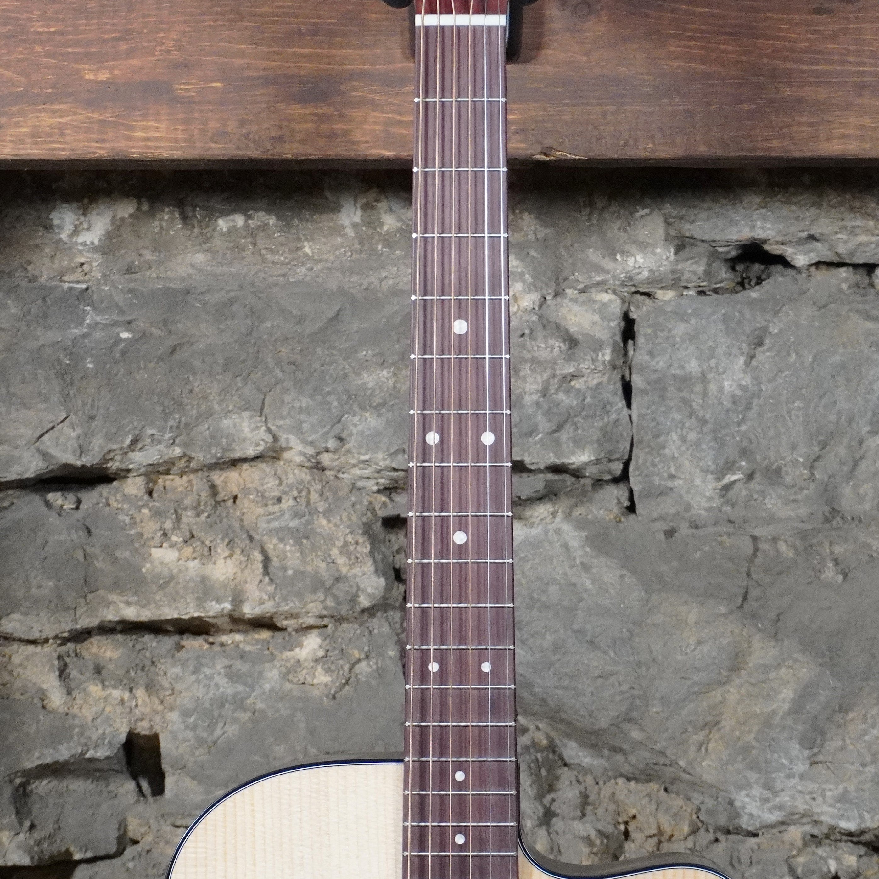 Martin Road Series Special OMC-10E Natural w/Softshell Case