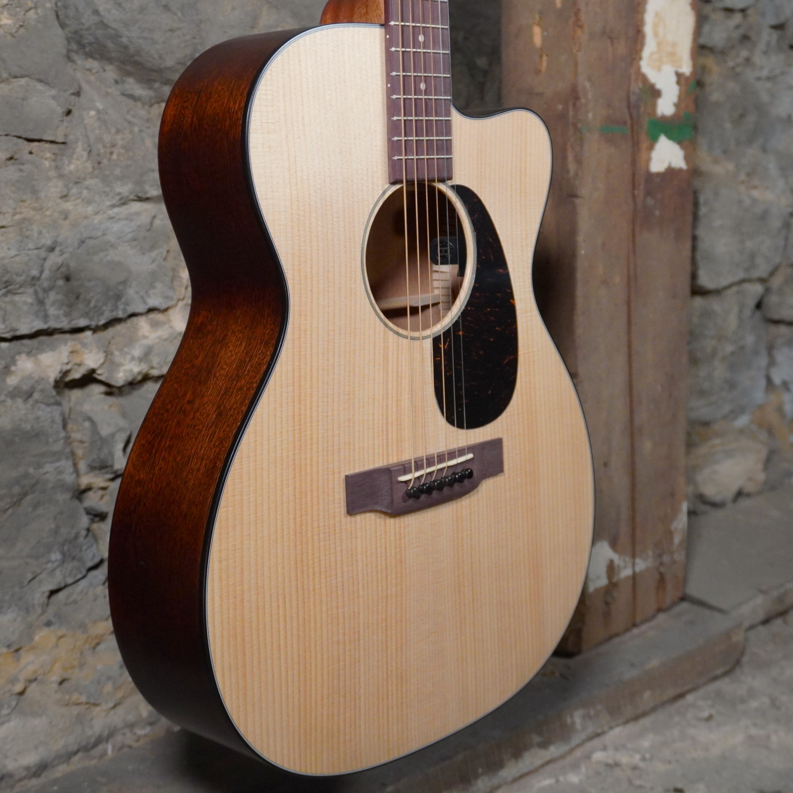 Martin Road Series Special OMC-10E Natural w/Softshell Case