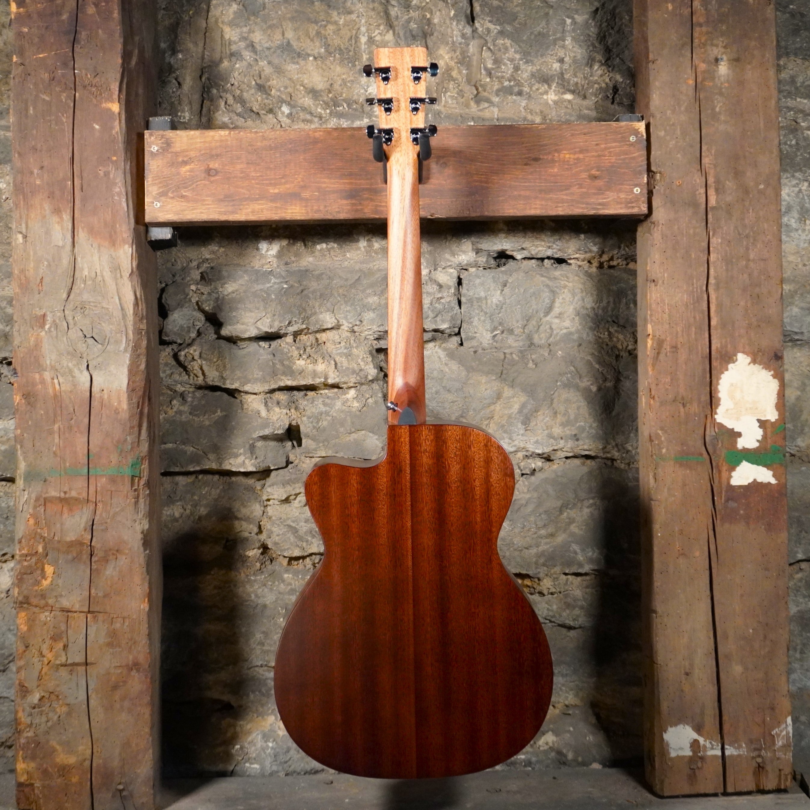 Martin Road Series Special OMC-10E Natural w/Softshell Case