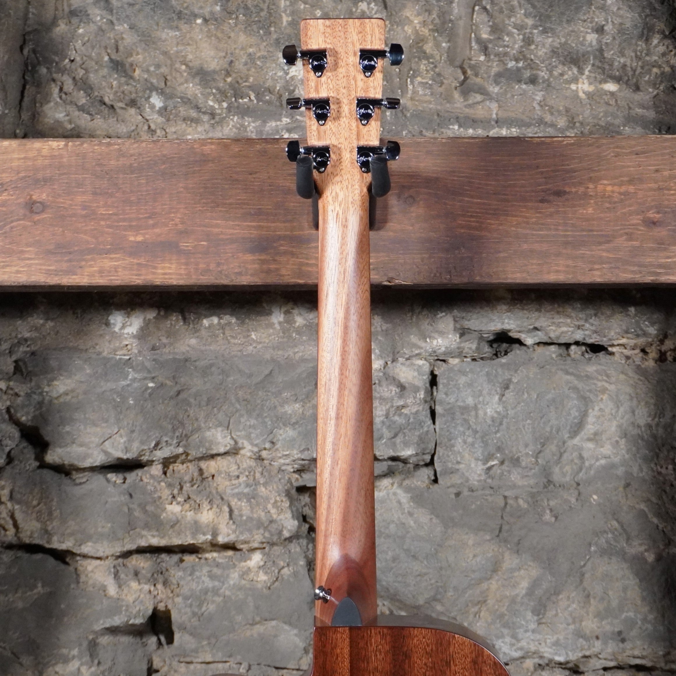 Martin Road Series Special OMC-10E Natural w/Softshell Case