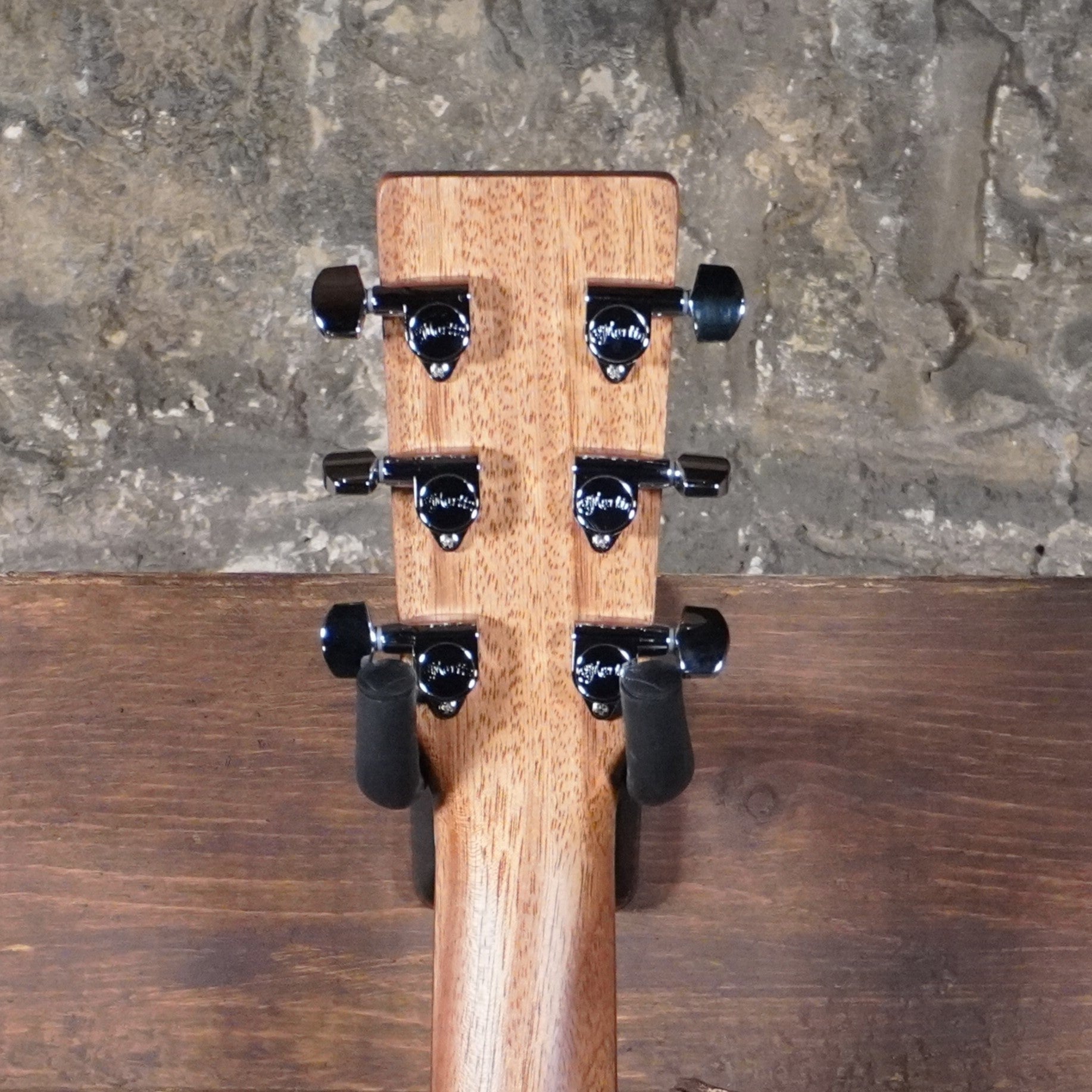 Martin Road Series Special OMC-10E Natural w/Softshell Case