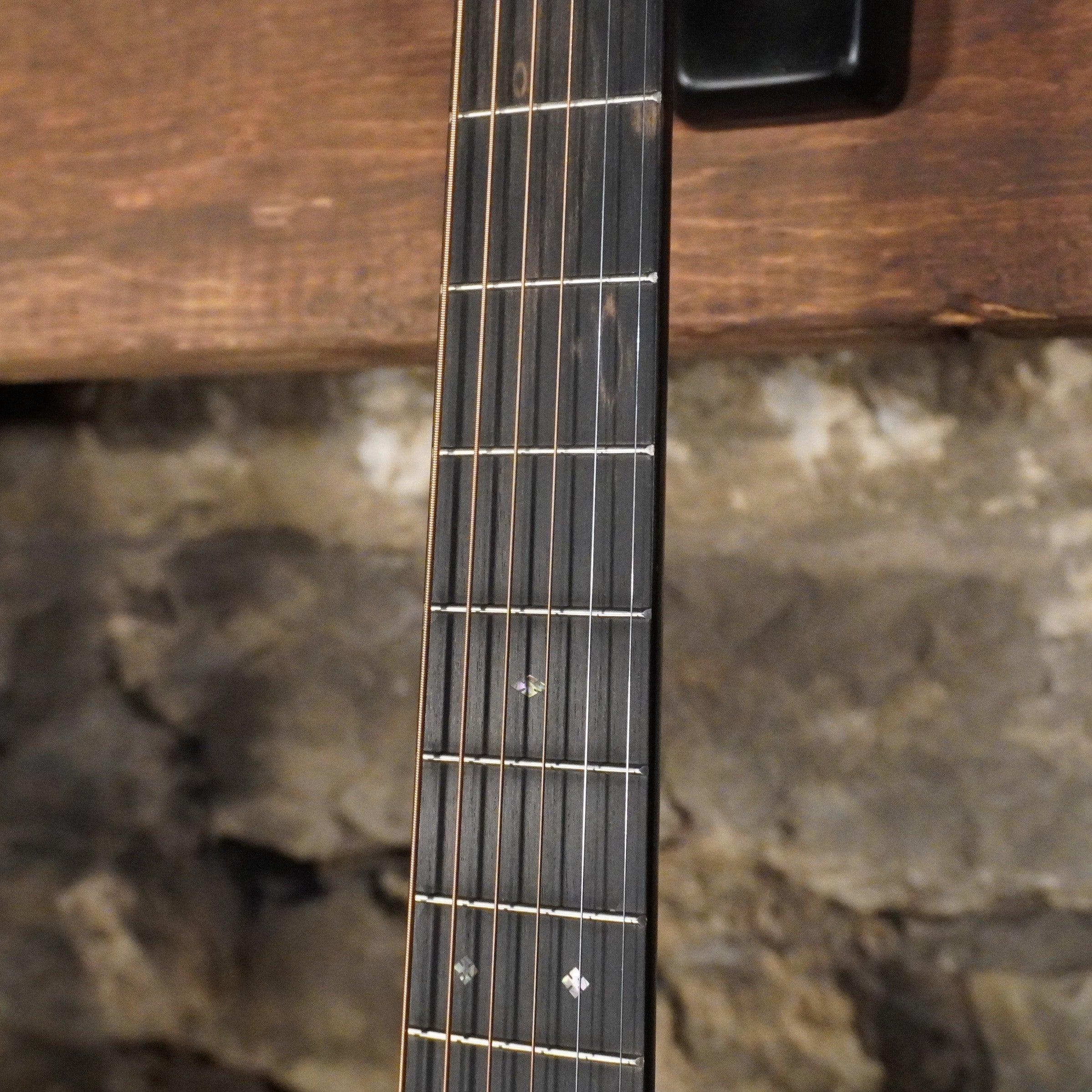 Martin 000-28 Standard Series 000-14 Fret Sunburst w/Hard Case