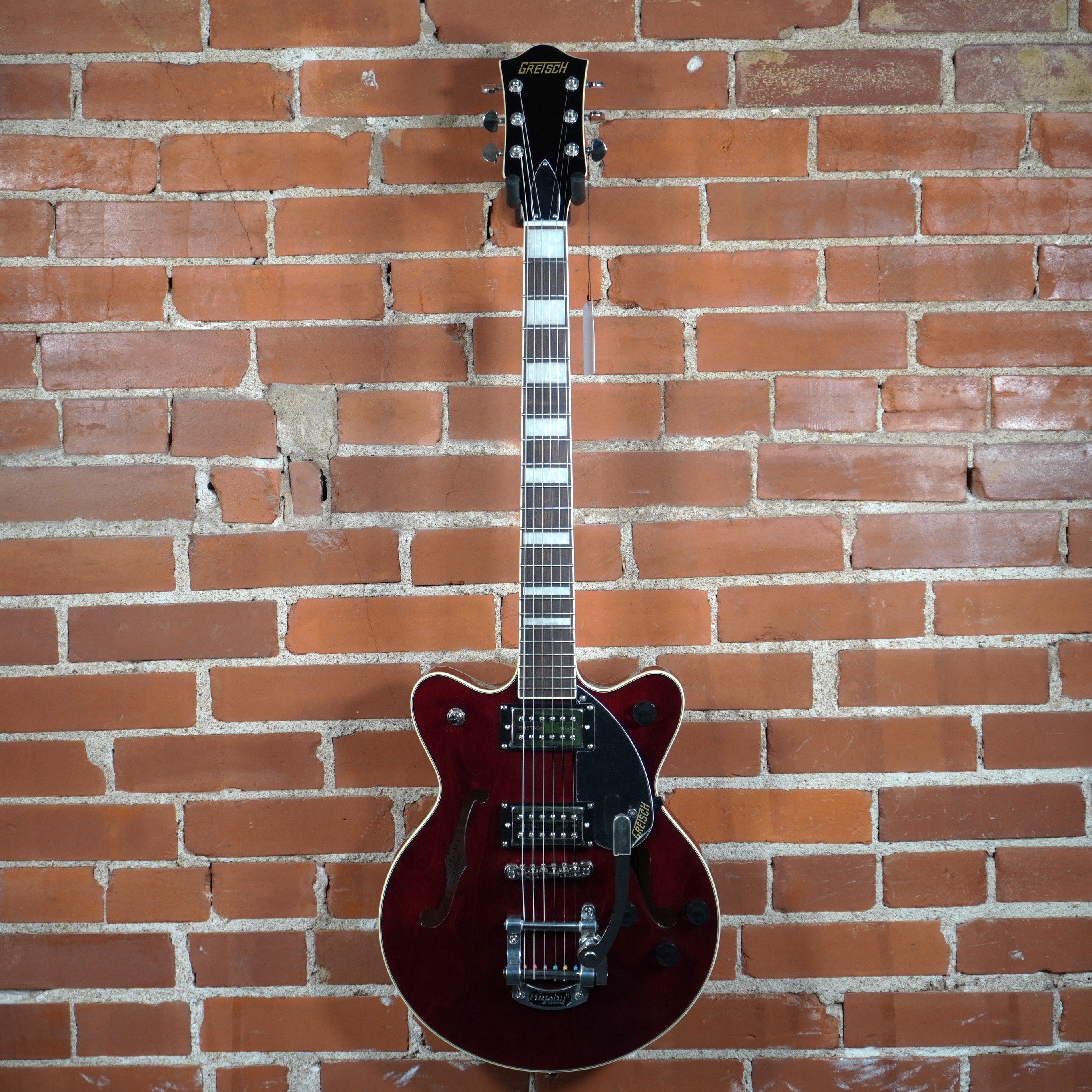 Gretsch G2655 Streamliner Center Block Jr. Double Cut Bigsby Walnut Stain