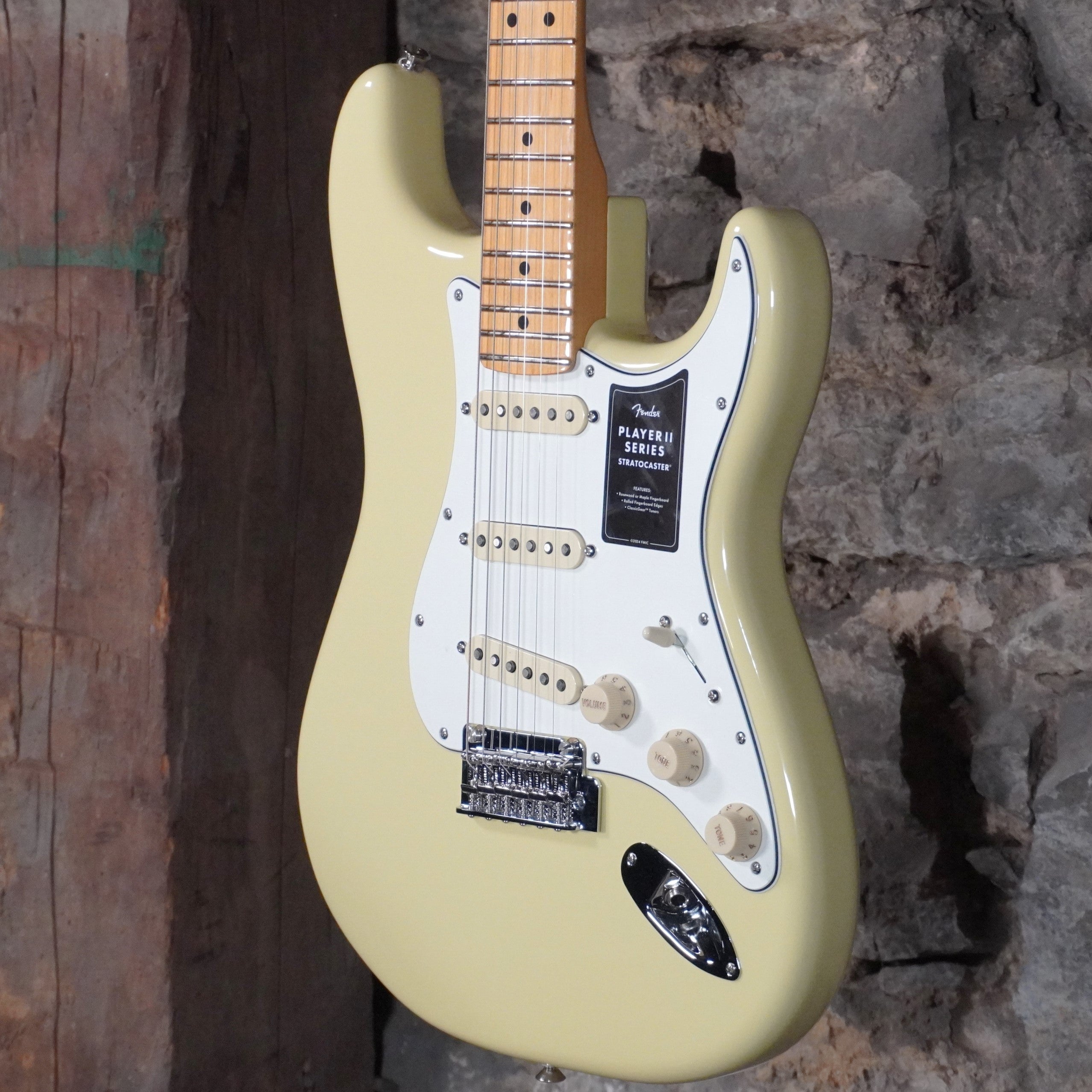 Fender Player II Stratocaster Maple Fingerboard Hialeah Yellow