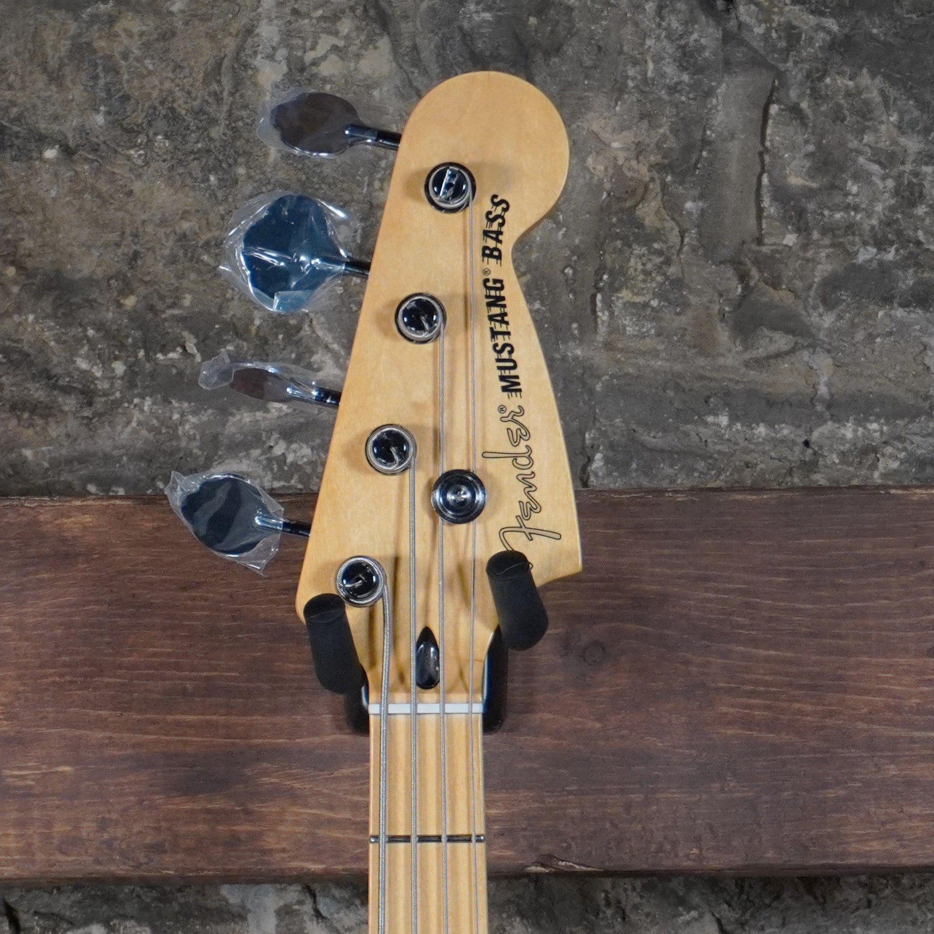 Fender Player II Mustang Bass 3-Color Sunburst Maple Fretboard