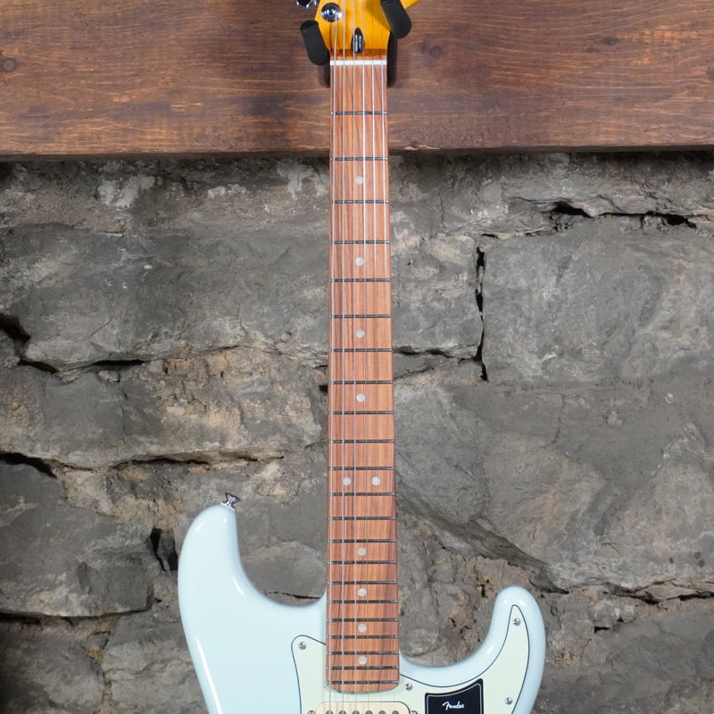 Fender Player Plus Stratocaster HSS Belair Blue Pau Ferro Fretboard