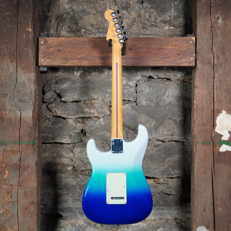 Fender Player Plus Stratocaster HSS Belair Blue Pau Ferro Fretboard