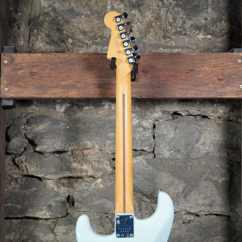 Fender Player Plus Stratocaster HSS Belair Blue Pau Ferro Fretboard