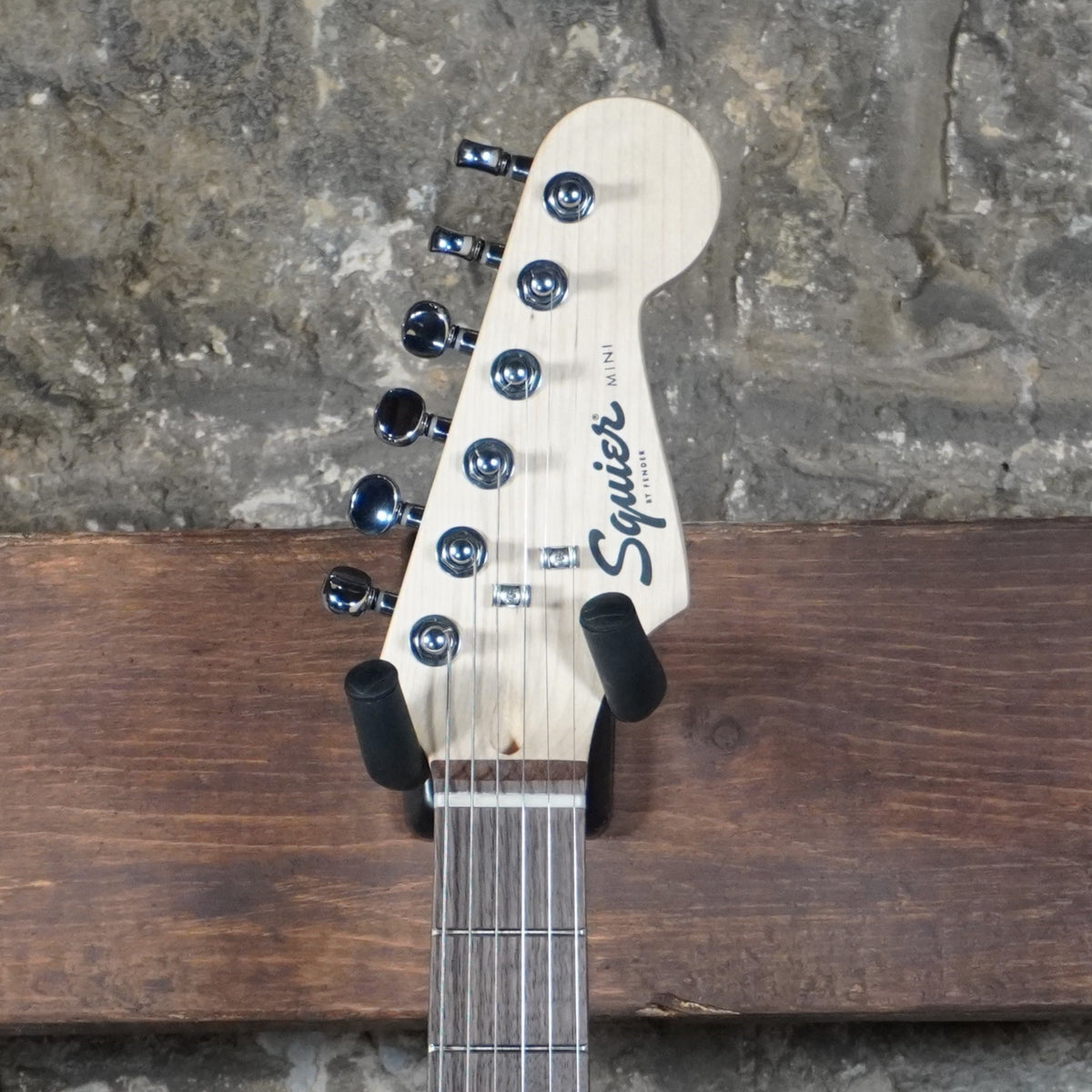 Squier Mini Stratocaster Black Indian Laurel Fretboard