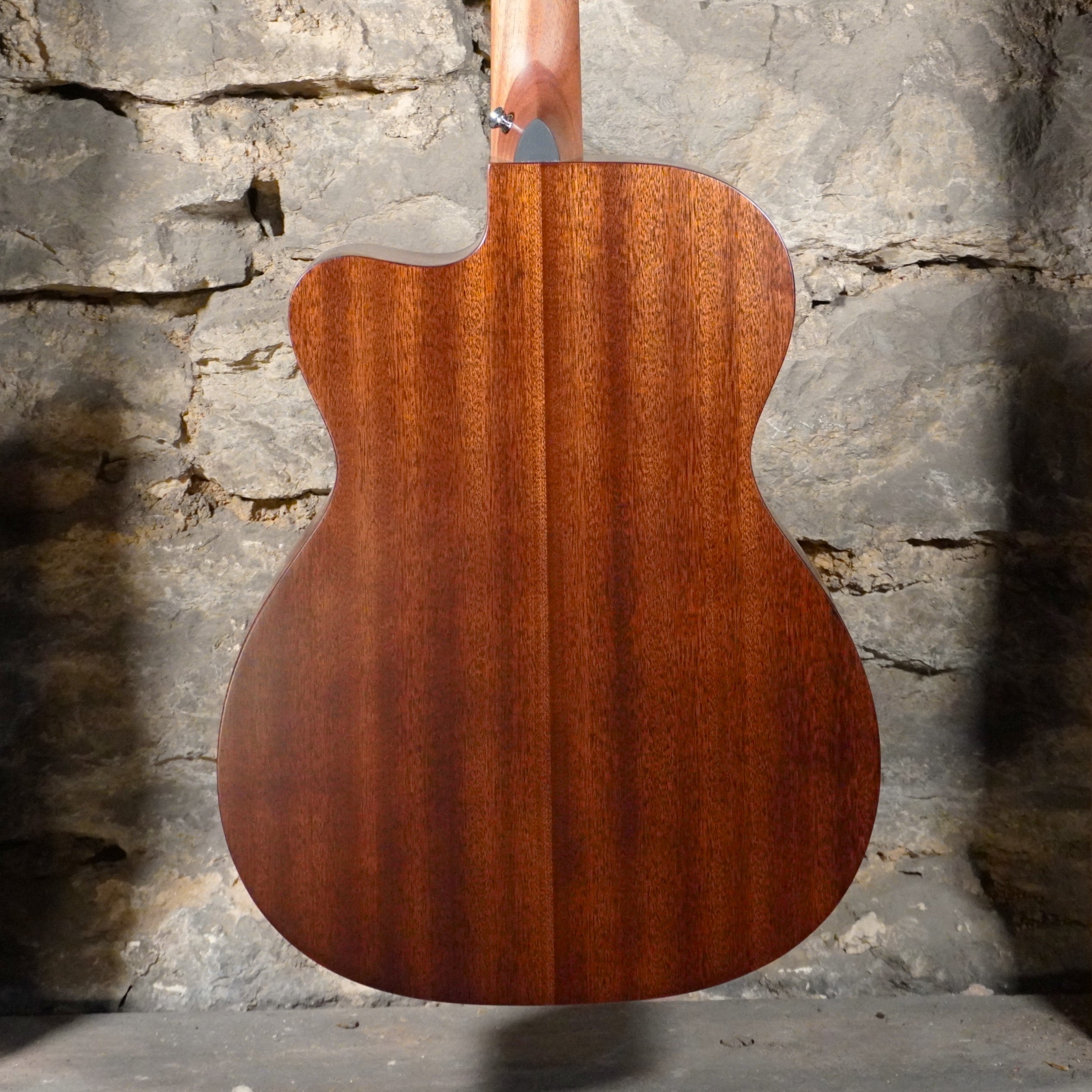 Martin Road Series Special OMC-10E Natural w/Softshell Case