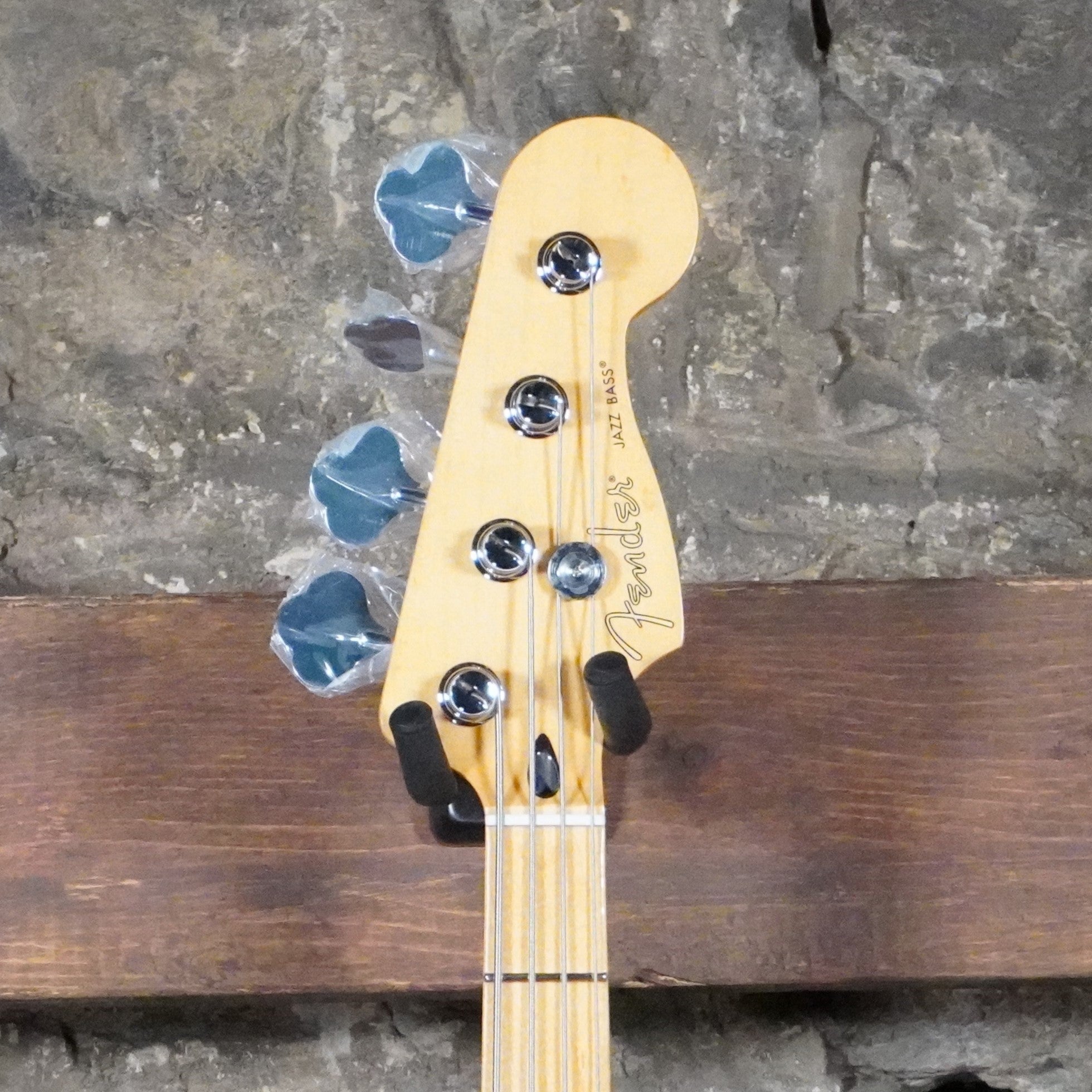 Fender Player II Jazz Bass Maple Fingerboard Coral Red