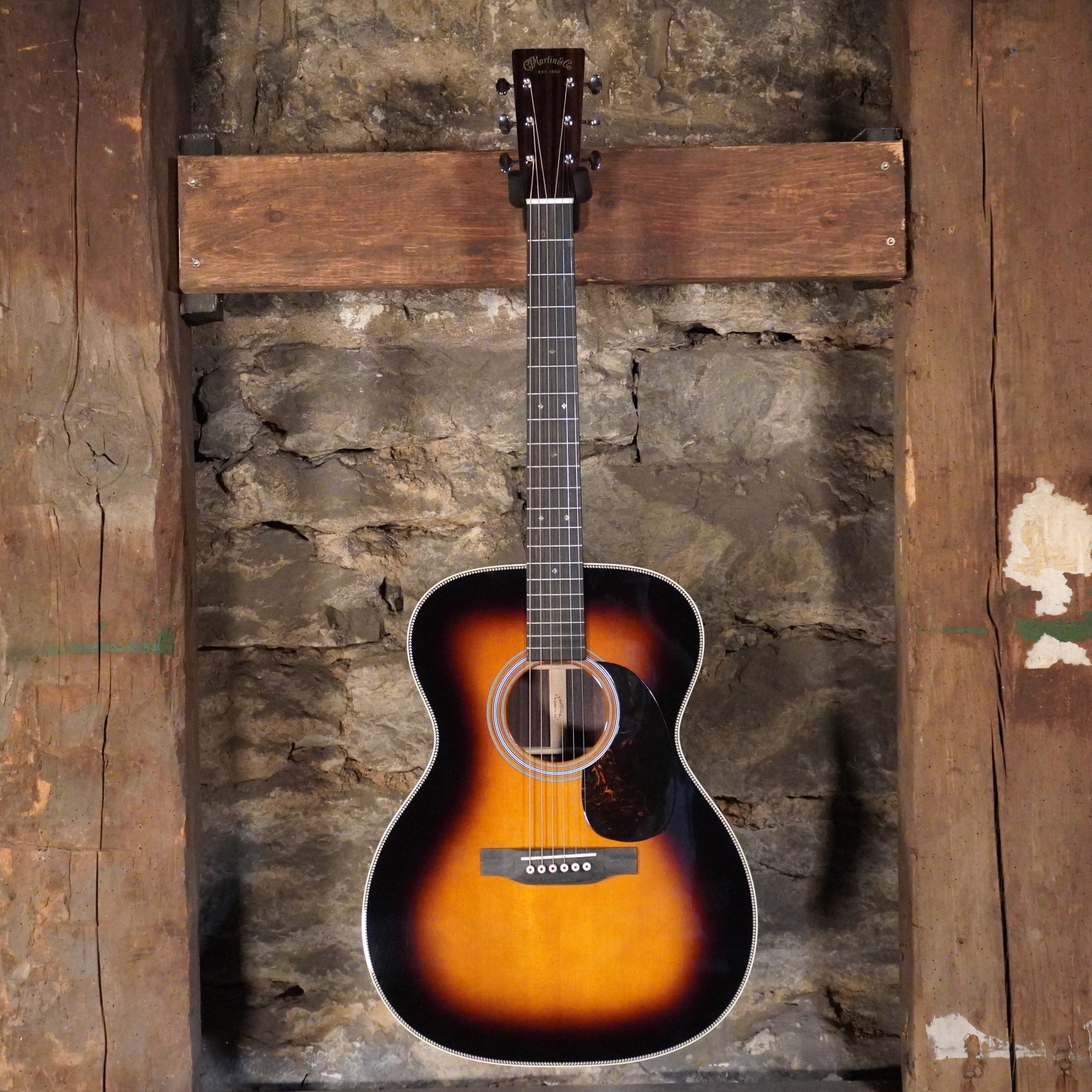 Martin 000-28 Standard Series 000-14 Fret Sunburst w/Hard Case