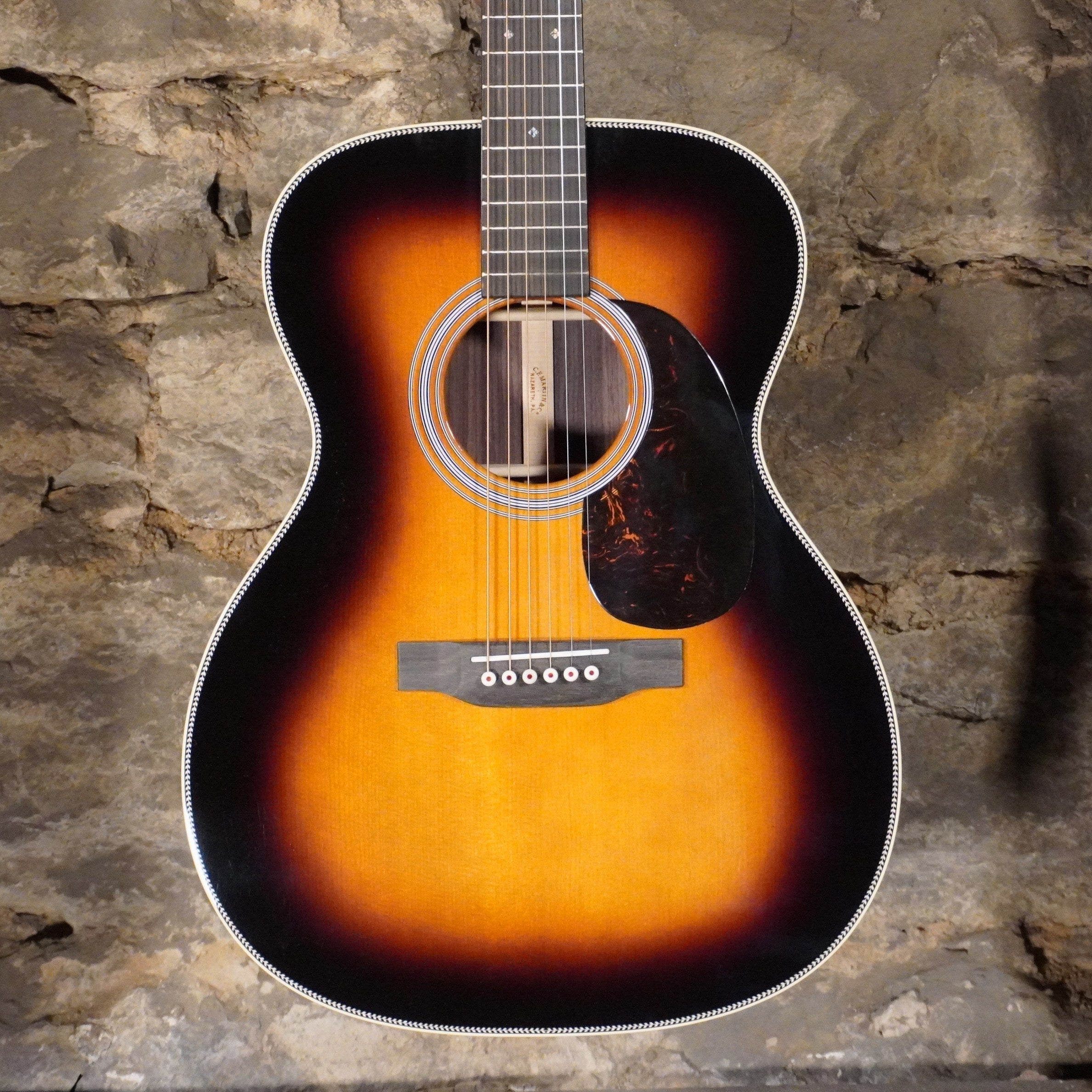 Martin 000-28 Standard Series 000-14 Fret Sunburst w/Hard Case