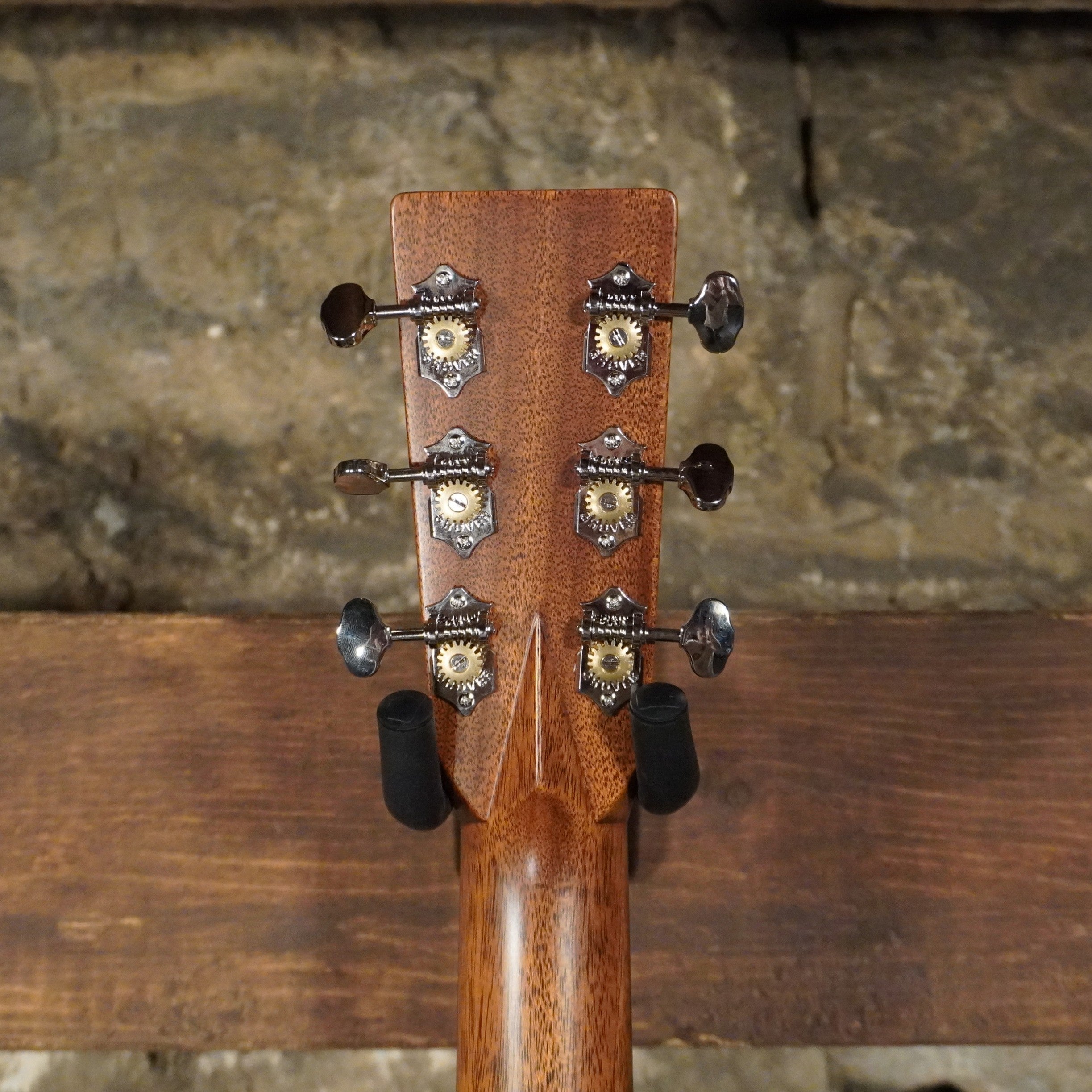 Martin 000-28 Standard Series 000-14 Fret Sunburst w/Hard Case