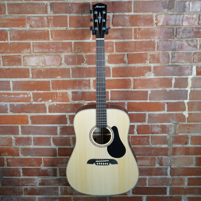 Alvarez Regent Dreadnought Natural w/Gig Bag