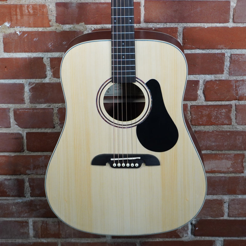Alvarez Regent Dreadnought Natural w/Gig Bag